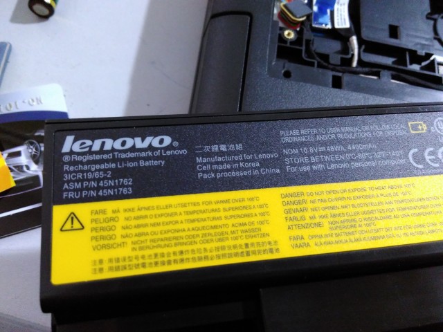 Lenovo-ThinkPad-E550c-Disassembly-2