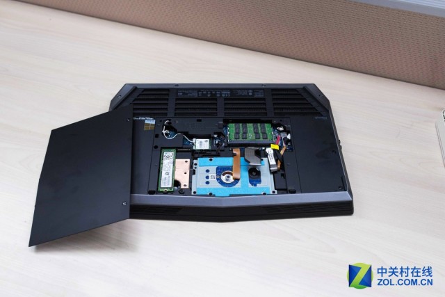 Alienware-15-R2-Disassembly-1